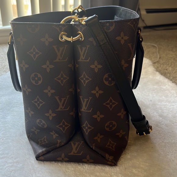 Louis Vuitton Purse - Picture 2 of 3